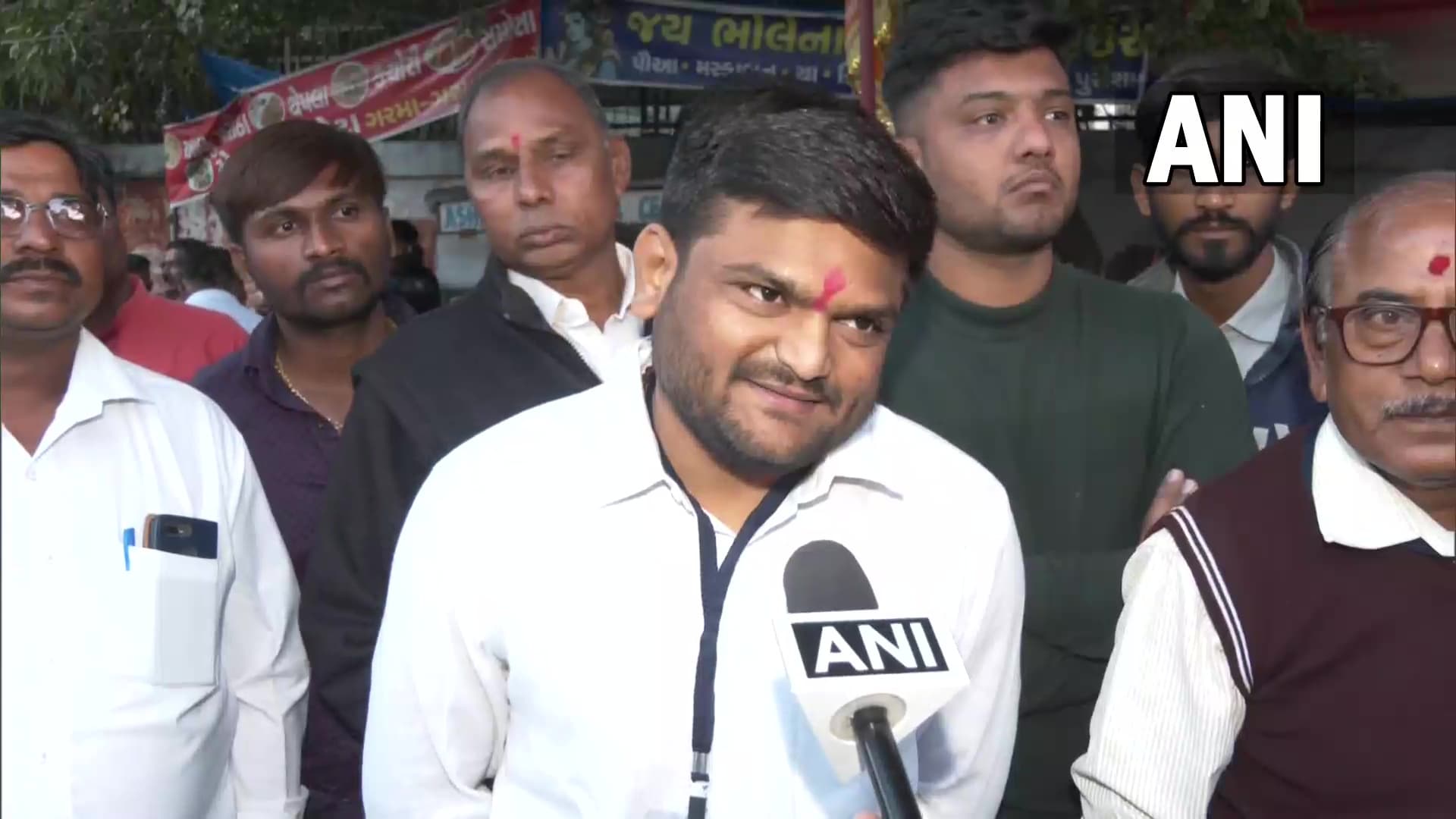 Gujarat Election Result 2022: वोटों की गिनती जारी, बीजेपी-कांग्रेस उम्मीदवार कर रहे जीत का दावा