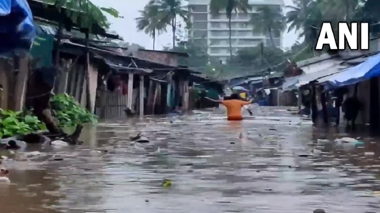 Gujarat Weather: गुजरात में मौसम का कहर जारी, 24 घंटे में बारिश संबंधी घटनाओं में 14 लोगों की मौत