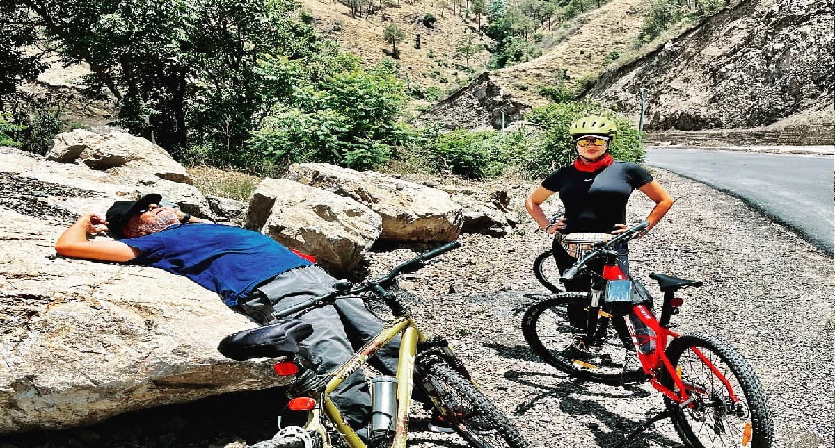 Gul Panag ने पहाड़ों पर लिया राइडिंग का मजा, इस खास शख्स के साथ आई नजर, तसवीरें सोशल मीडिया पर वायरल