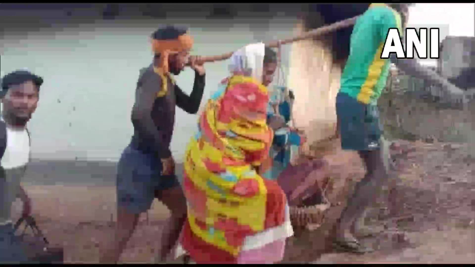 झारखंड के स्वास्थ्य विभाग से नहीं मिली मदद तो छत्तीसगढ़ ने बढ़ाया हाथ, तब जाकर महिला की हुई डिलीवरी