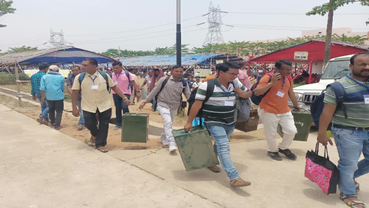 झारखंड पंचायत चुनाव दूसरा चरण : गुमला, घाघरा और बिशुनपुर में वोटिंग आज, बूथों पर CRPF की तैनाती