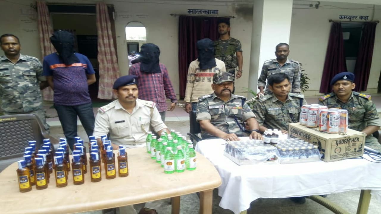 झारखंड में पंचायत चुनाव को लेकर पुलिस की चौकसी बढ़ी, गुमला शहर से नशा के तीन कारोबारी गिरफ्तार झारखंड में पंचायत चुनाव को लेकर पुलिस की चौकसी बढ़ी, गुमला शहर से नशा के तीन कारोबारी गिरफ्तार