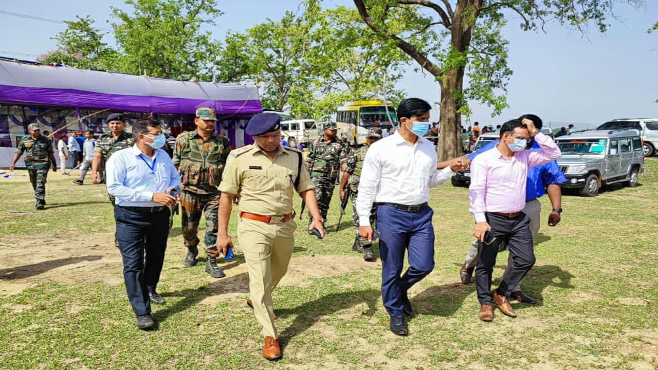 Jharkhand Panchayat Chunav: नक्सली संगठन PLFI के गढ़ गुमला के 3 प्रखंड में आज वोटिंग, बढ़ायी गयी सुरक्षा