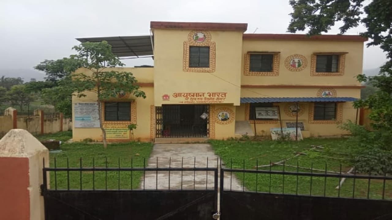 Common Man Issues: गुमला में हैं 89 हेल्थ एंड वेलनेस सेंटर, कई के वर्षों से नहीं खुले ताले, भटक रहे मरीज