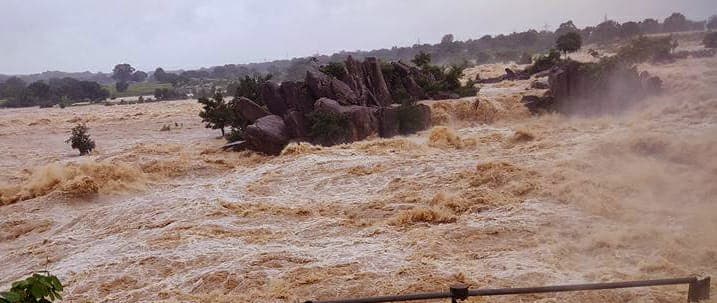 भारी बारिश से गुमला में नदियां उफान पर, पर्यटन स्थल व नदियों के समीप जाने पर रोक, सतर्क रहने की अपील