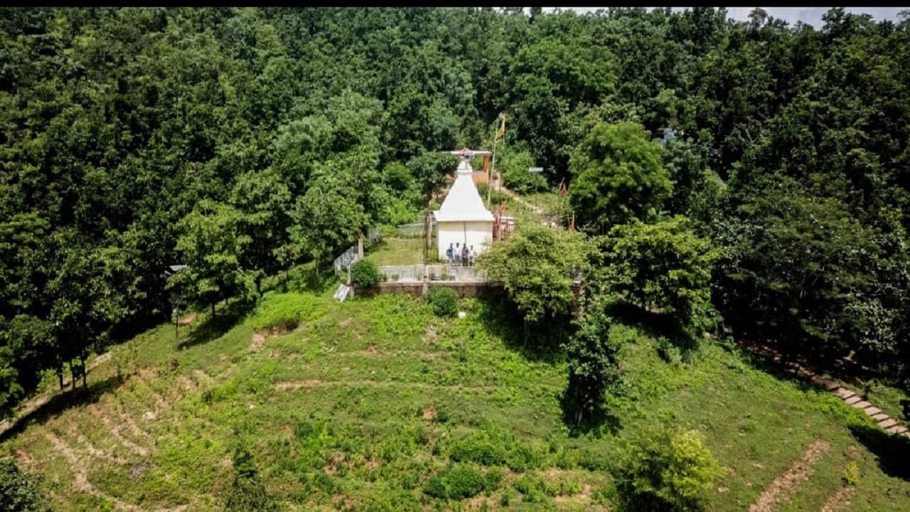 देश का इकलौता मंदिर आंजन धाम, जहां मां अंजनी की गोद में हैं हनुमान, नये साल में देखें यहां की खूबसूरत वादियां