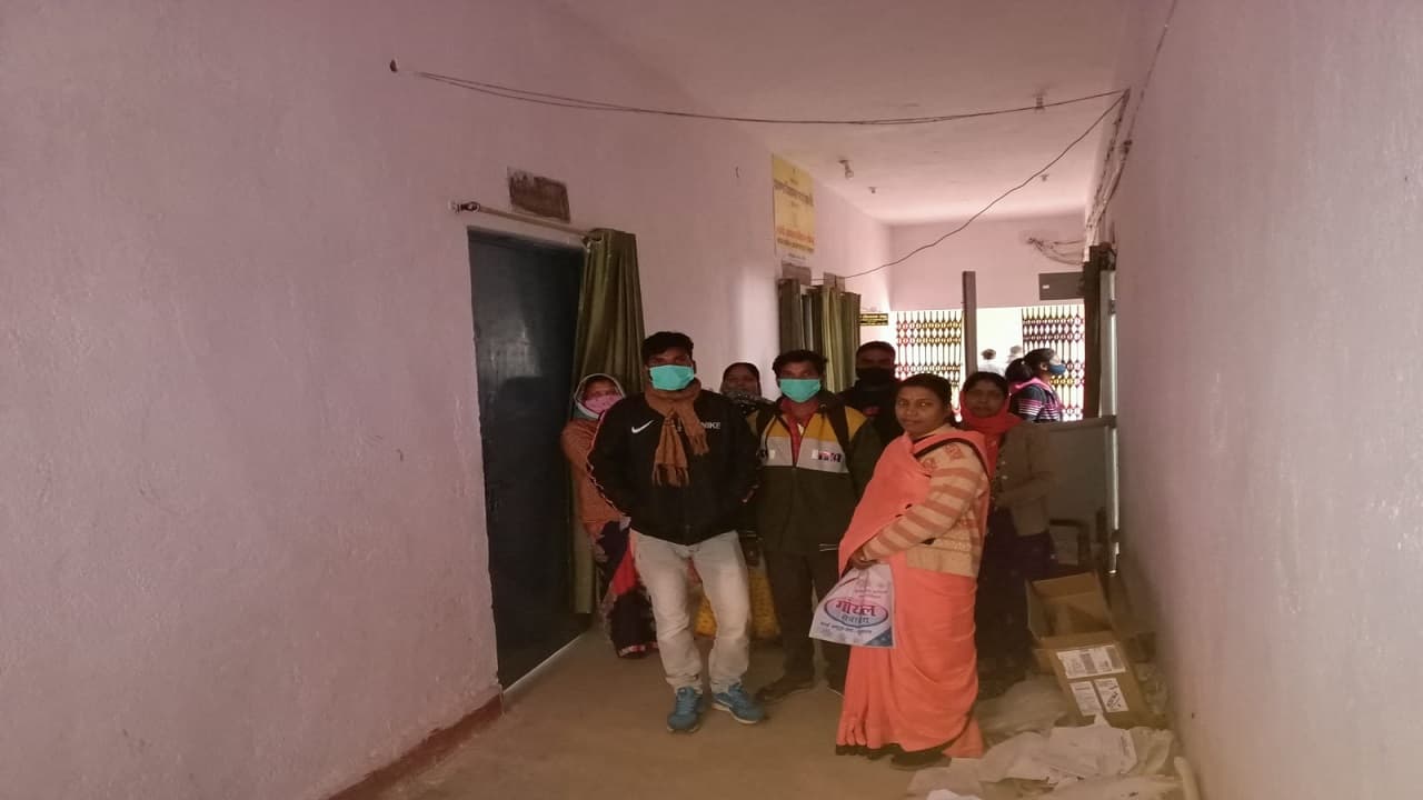 झारखंड के गुमला में ऑफिस खुलने का करते रह गये इंतजार, ढूंढे नहीं मिले ऑफिसर, बैरंग लौटे ग्रामीण