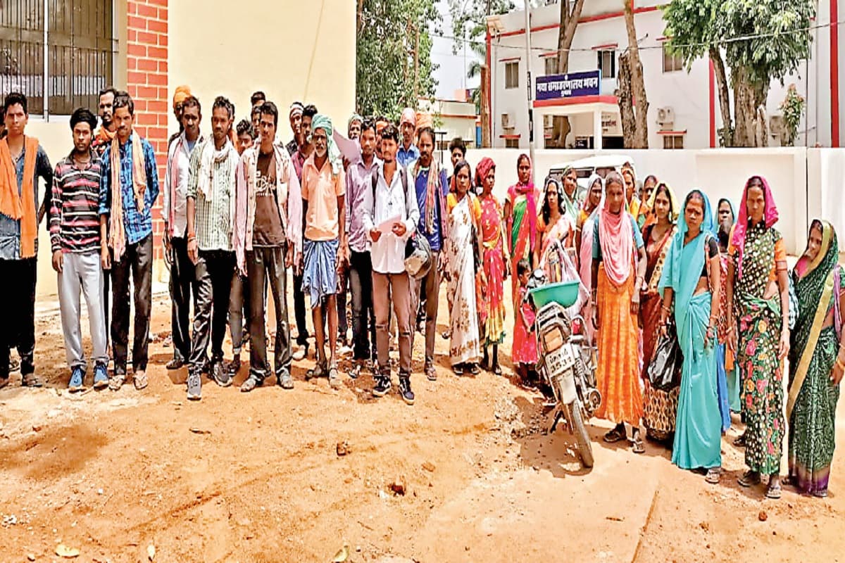 गुमला के रायडीह में मुखिया नहीं करते गांव का भ्रमण और बीडीओ देते हैं सिर्फ आश्वासन, कैसे होगा विकास