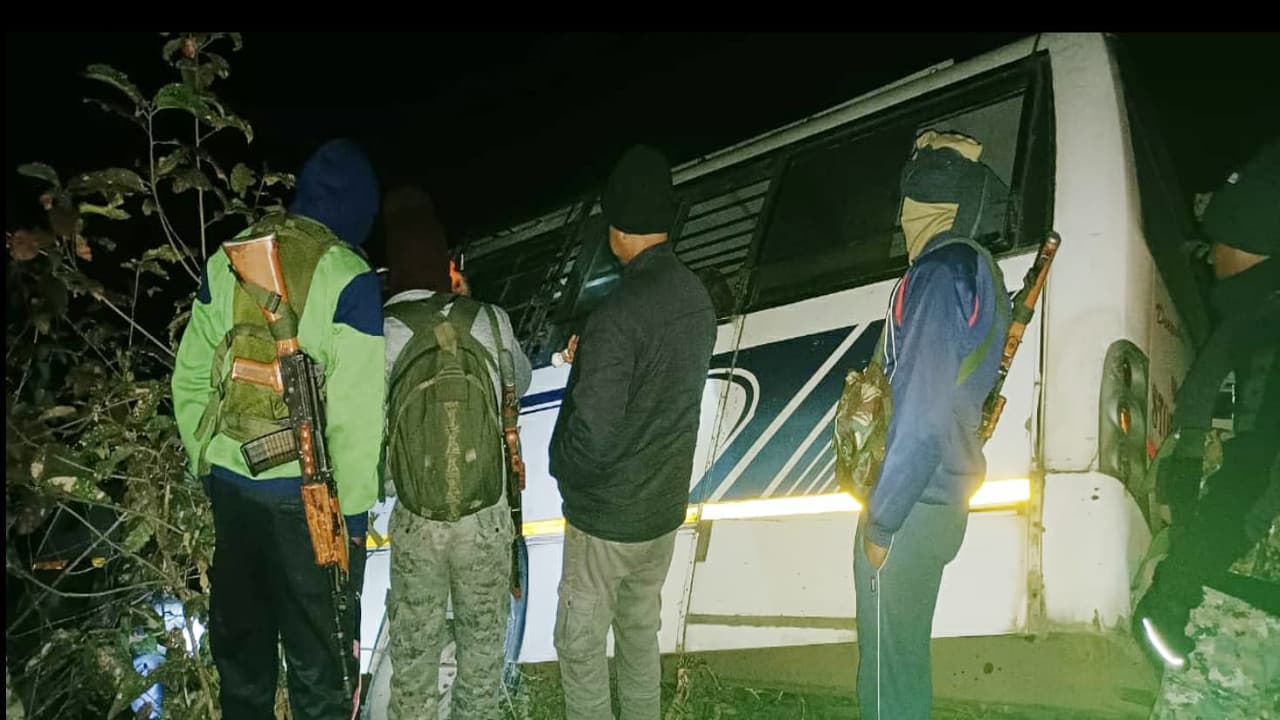 Jharkhand news: गुमला के घाघरा में सड़क से 20 फीट नीचे गिरी बस, 30 यात्री घायल, 5 की स्थिति गंभीर