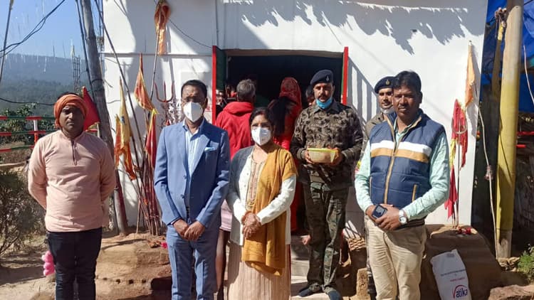 आंजनधाम को विश्व पटल पर स्थापित करने में जुटा गुमला प्रशासन, विकास कार्यों को लेकर डीसी ने की चर्चा