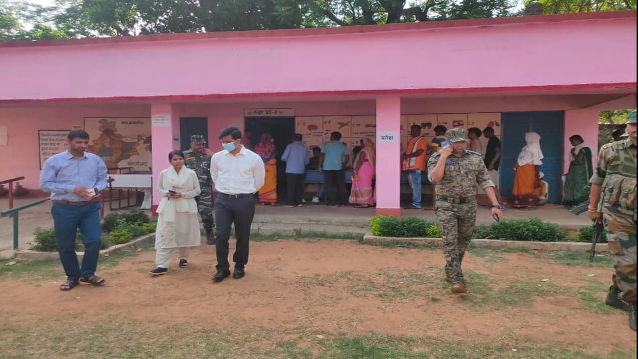 झारखंड पंचायत चुनाव : गुमला में बुलेट पर बैलेट फिर पड़ा भारी, 63 फीसदी से अधिक हुआ मतदान