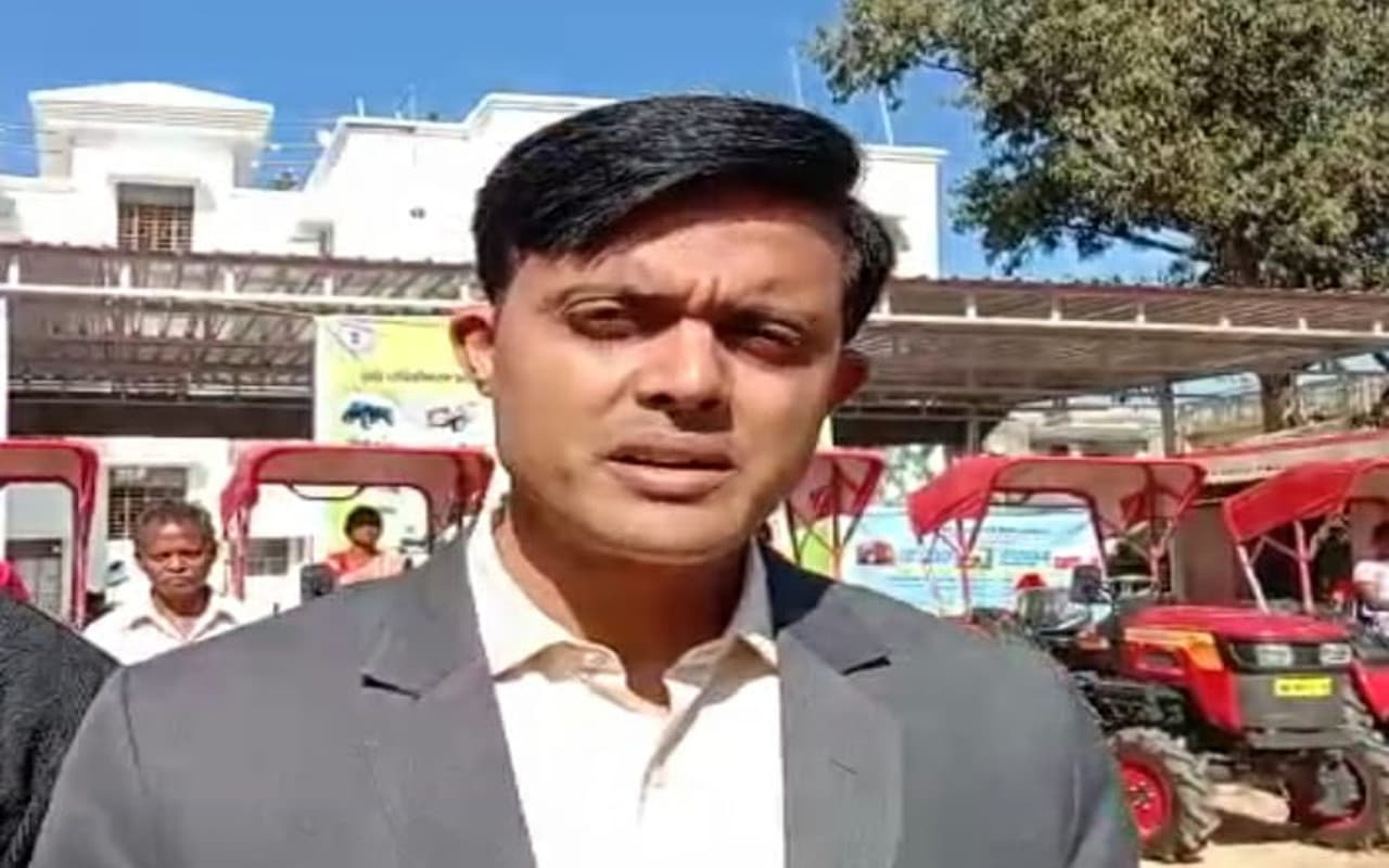 गुमला डीसी बोले- कमियों को दूर करने का हो रहा प्रयास, आगामी कार्ययोजनाओं के बारे में भी दी जानकारी