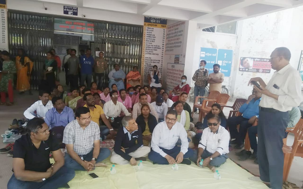 झारखंड में सुरक्षा की मांग को लेकर हड़ताल पर रहे डॉक्टर्स, ओपीडी सेवा ठप, मरीजों को हुई परेशानी