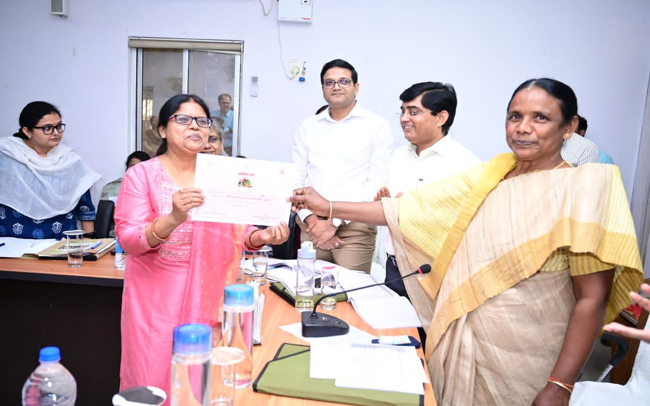 झारखंड : कुपोषण के खिलाफ जंग में गुमला 3 साल से नंबर वन, इस तरह चलता है अभियान