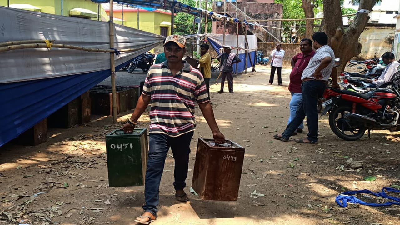 गांव की सरकार : झारखंड में चुनाव ड्यूटी में लगे कर्मियों के लिए मानदेय निर्धारित, जानें कितनी मिलेगी राशि