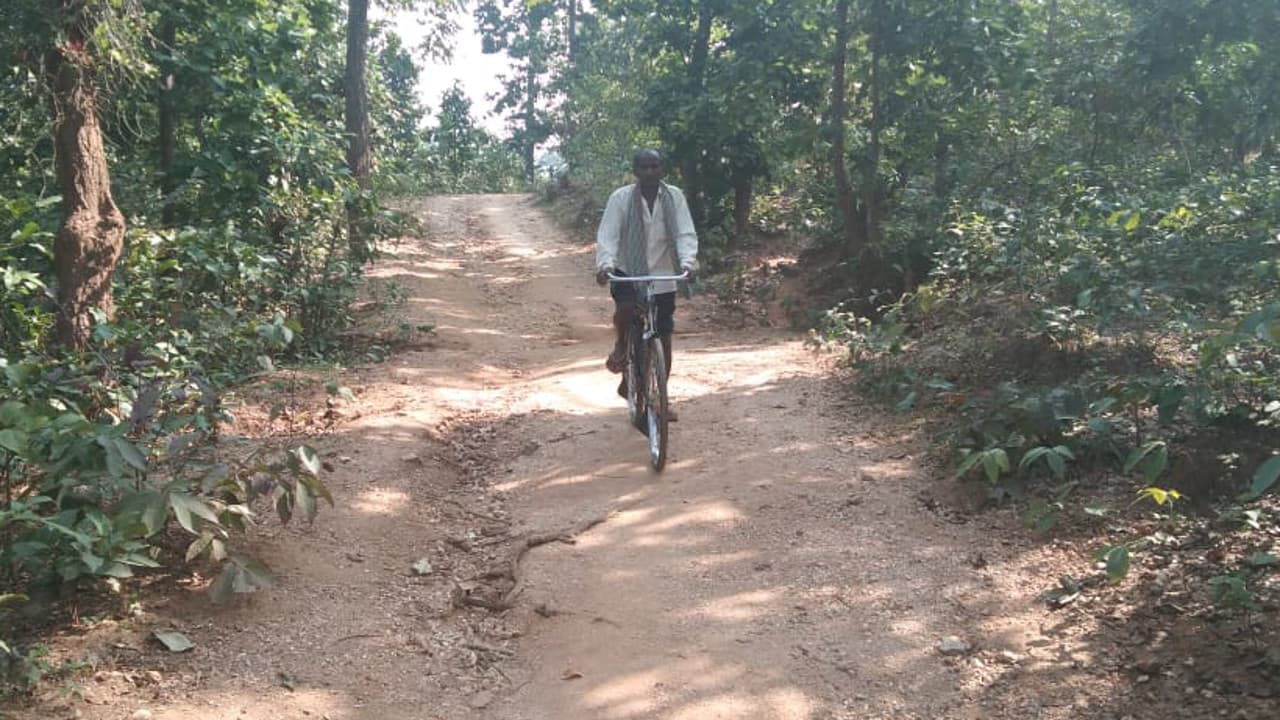 नक्सलियों का फरमान, गुमला-लोहरदगा के सीमावर्ती जंगलों में ना घुसे ग्रामीण, इन चीजों पर भी लगायी रोक