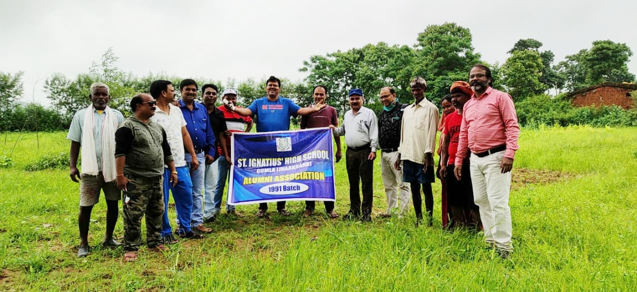 Happy Friendship Day 2021 : दोस्ती को नया रंग देने का संकल्प,गुमला के पिछड़े गांव को गोद लेकर बदलेंगे तस्वीर