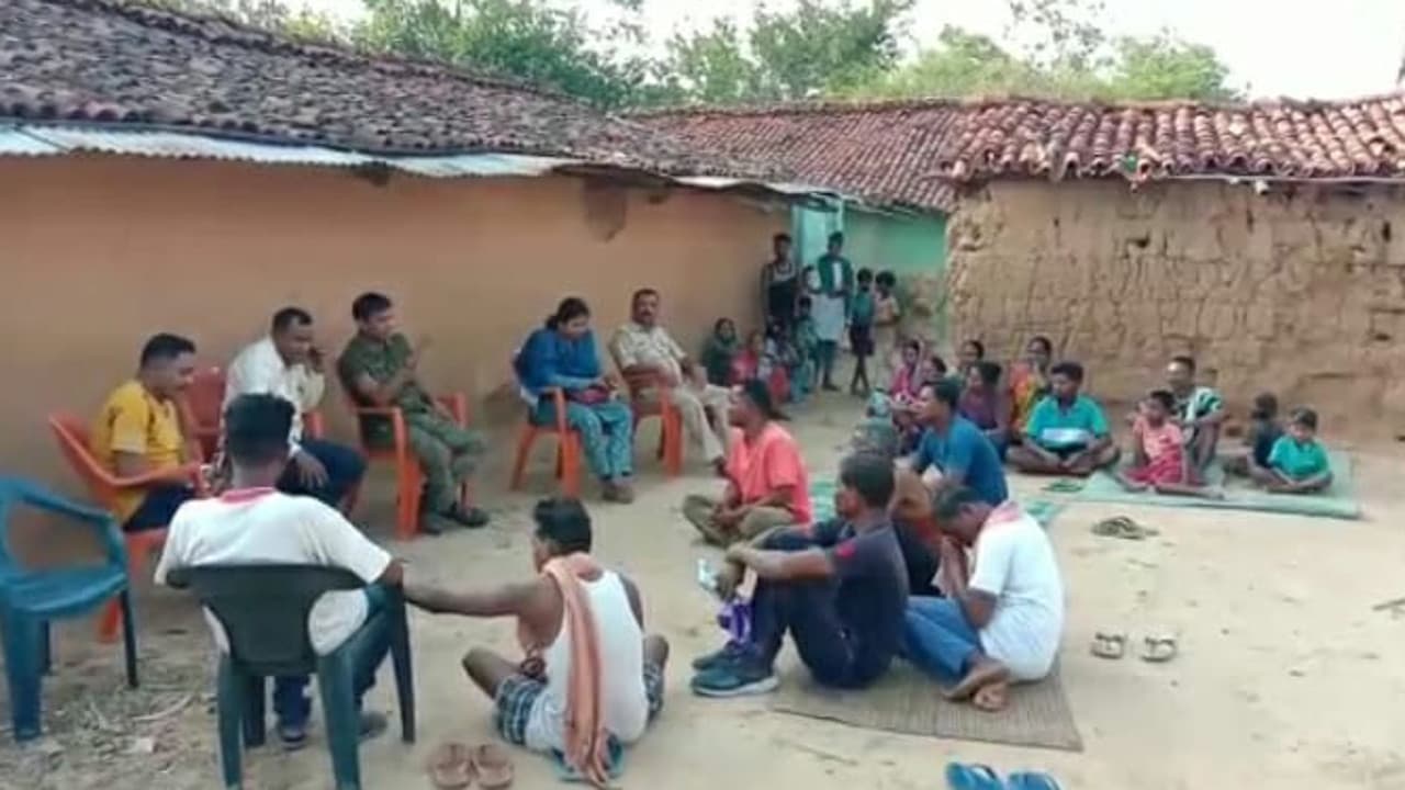 गुमला के बैरटोली गांव में दीवार लेखन और पोस्टरबाजी कर पंचायत चुनाव का विरोध, हरकत में आया प्रशासन