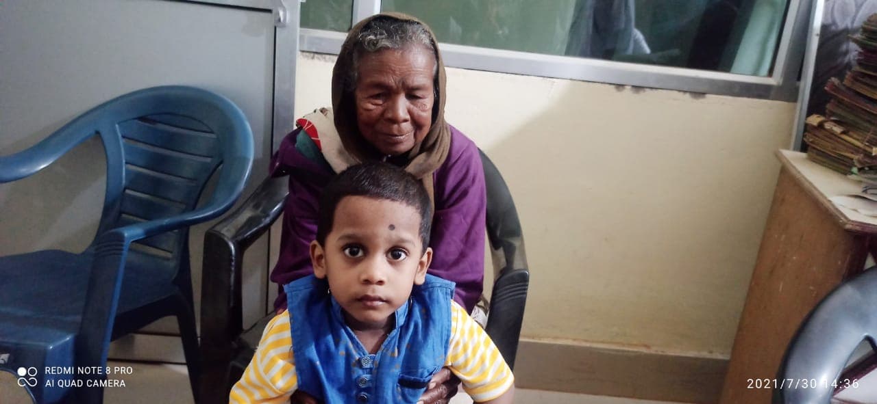 मां-पिता की मौत के बाद कुपोषित पोते के दूध के लिए दादी ने रख दी थी जमीन गिरवी, अब खुद करेंगी परवरिश