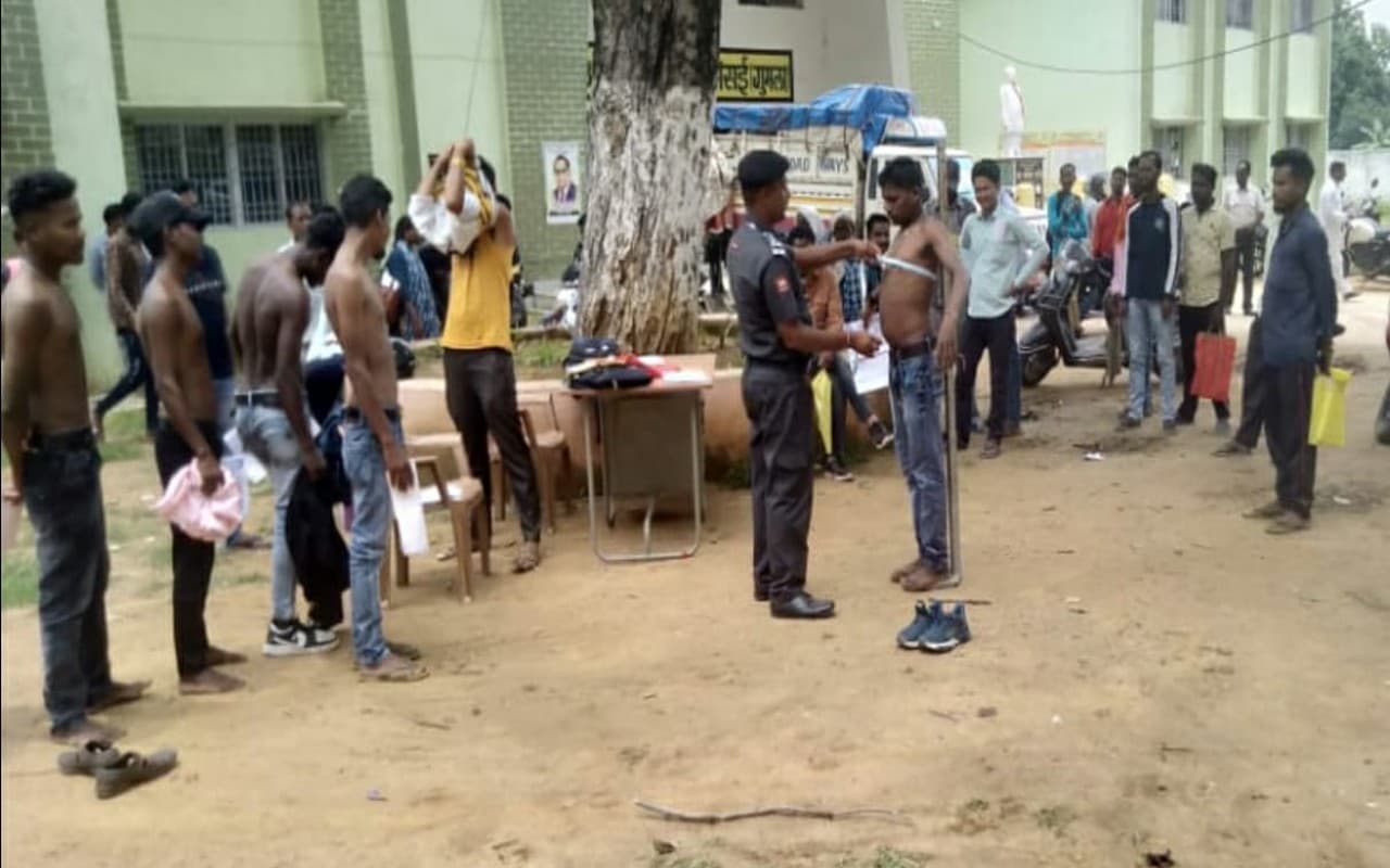 Jharkhand Jobs News: जवानों की बहाली के लिए गुमला के सभी प्रखंडों में लग रहा चयन शिविर, करें आवेदन