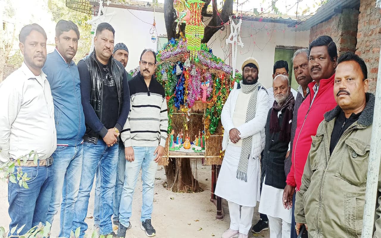 Merry Christmas: गुमला में क्रिसमस की धूम, विधायक भूषण तिर्की की हिंसा और बुरे मार्ग से दूर रहने की अपील