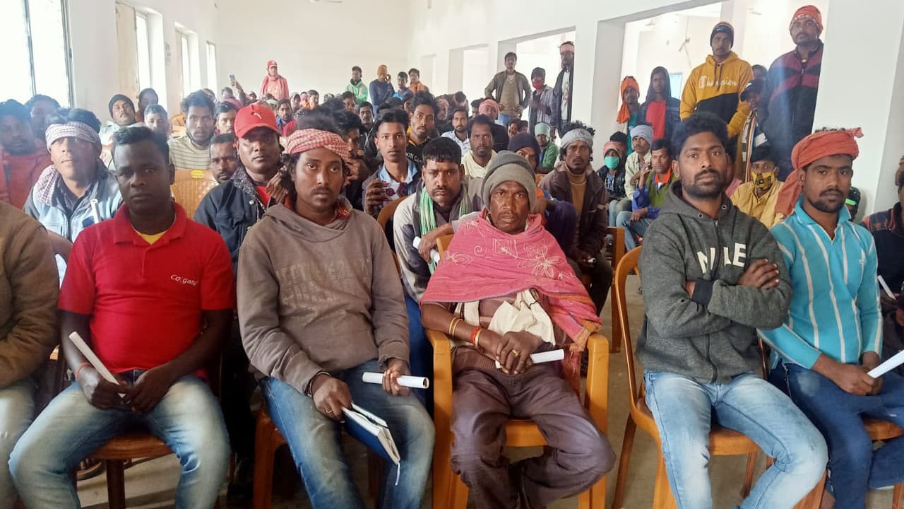 50 फीसदी मजदूरी दर बढ़ाने पर नहीं बनी बात, अनिश्चितकालीन हड़ताल पर गये गुमला के मोटिया मजदूर