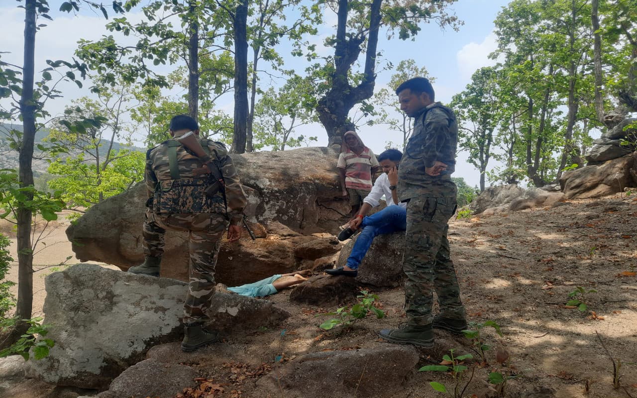 झारखंड : गुमला में प्रेमी ने पत्थर से कूच कर प्रेमिका की हत्या की, पुलिस ने आरोपी को हिरासत में लिया