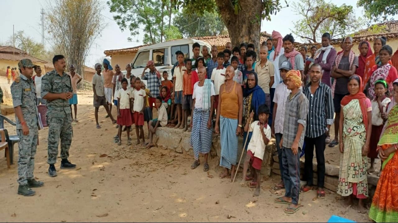 प्रभात खबर की पहल: डायन-बिसाही बताकर महिला को गांव से निकालने का था प्लान, ग्रामीणों का ऐसे दूर हुआ भ्रम