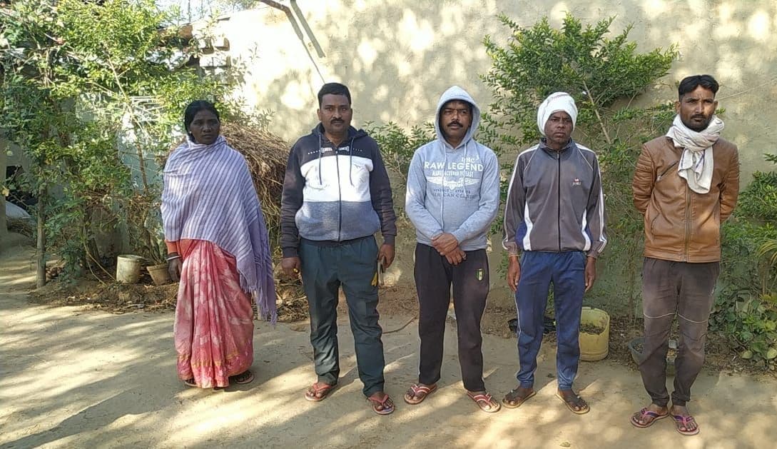 Jharkhand Crime News : लातेहार में मां की हत्या के बाद अब नाबालिग मूकबधिर बिटिया से गुमला में दुष्कर्म, समाजसेवियों ने ली सुध, दोषियों पर कार्रवाई की मांग Jharkhand Crime News : लातेहार में मां की हत्या के बाद अब नाबालिग मूकबधिर बिटिया से गुमला में दुष्कर्म, समाजसेवियों ने ली सुध, दोषियों पर कार्रवाई की मांग