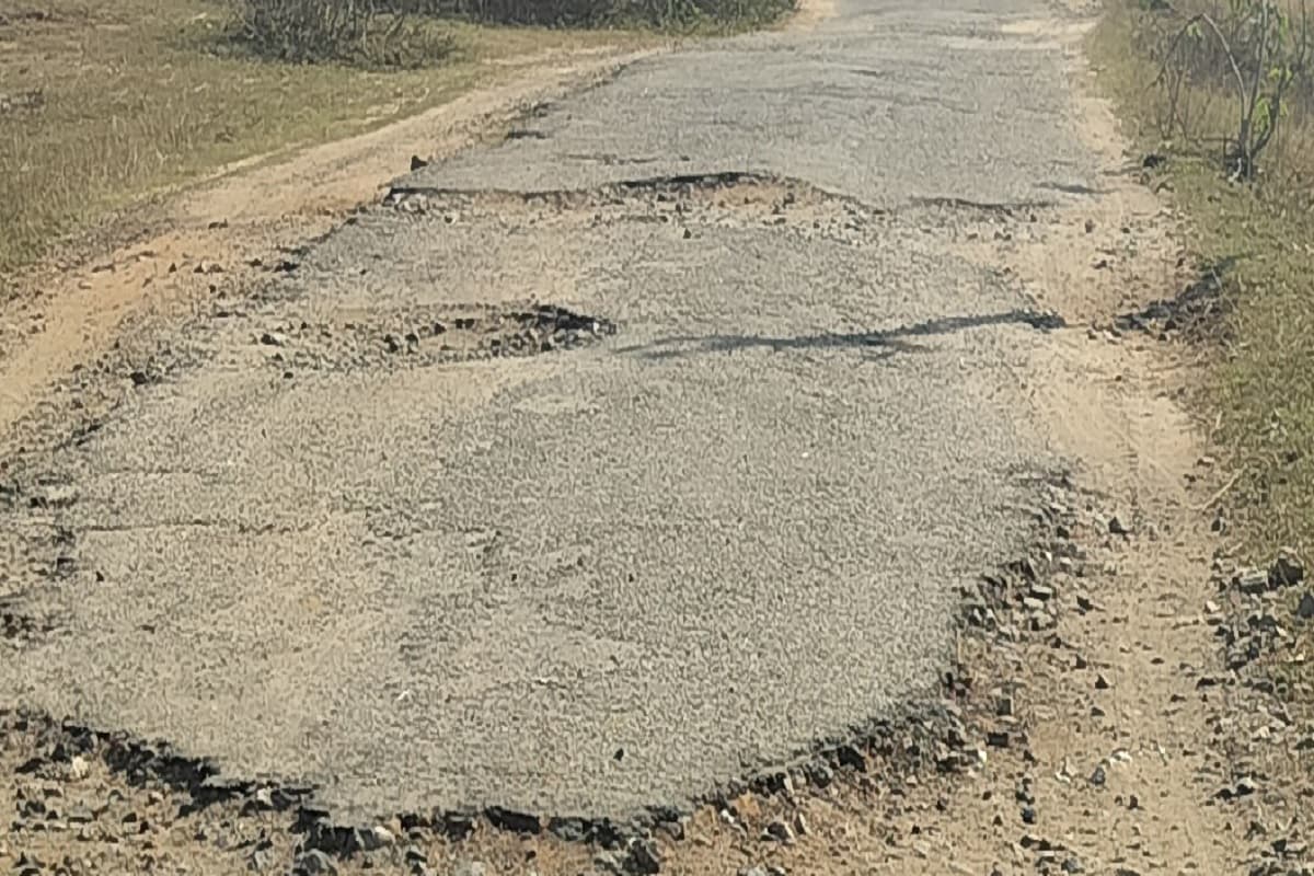 गुमला : बाघमुंडा की सड़क जर्जर, आवागमन में परेशानी