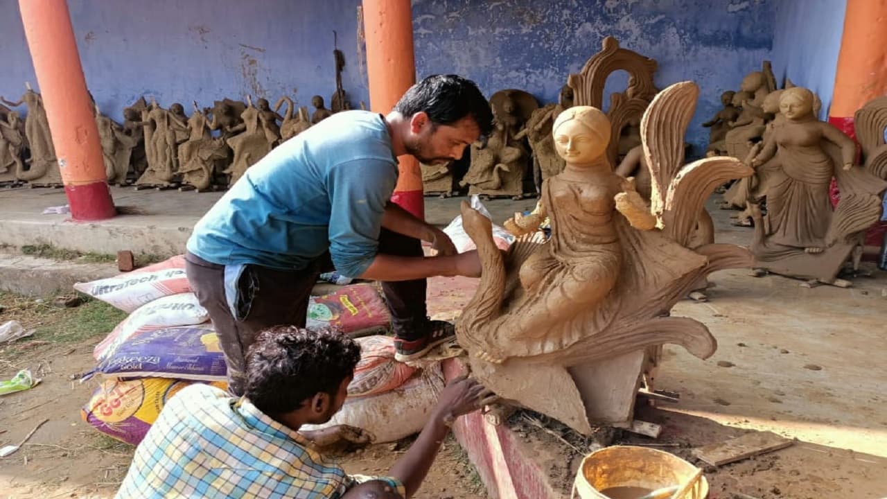 Saraswati Puja 2022: कोरोना के बीच झारखंड में सरस्वती पूजा की क्या है तैयारी, मूर्तियों की ये है कीमत