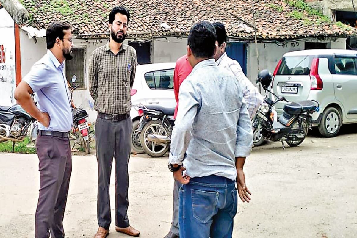 गुमला के एसएस हाई स्कूल मोड़ की बनेगी सड़क, एसडीओ ने दिया निर्देश