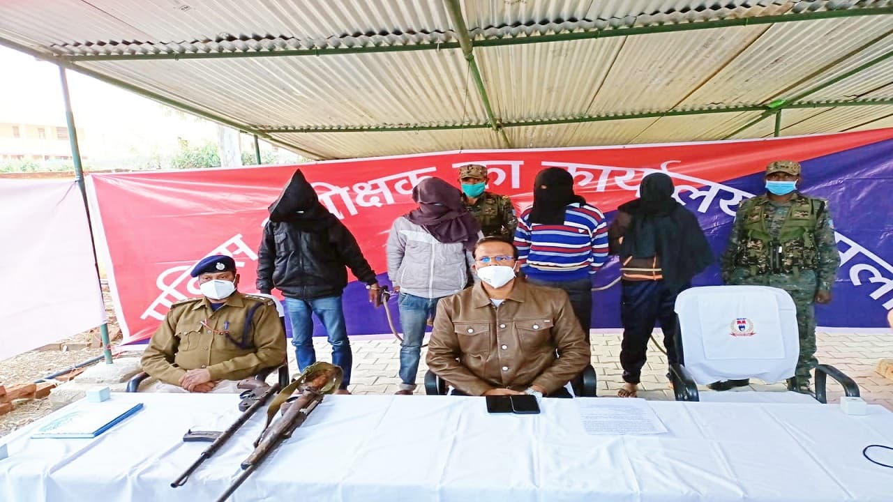 Jharkhand News: बिहार से हथियार सप्लाई करने वाले भाकपा माओवादी के 4 सदस्य झारखंड से गिरफ्तार