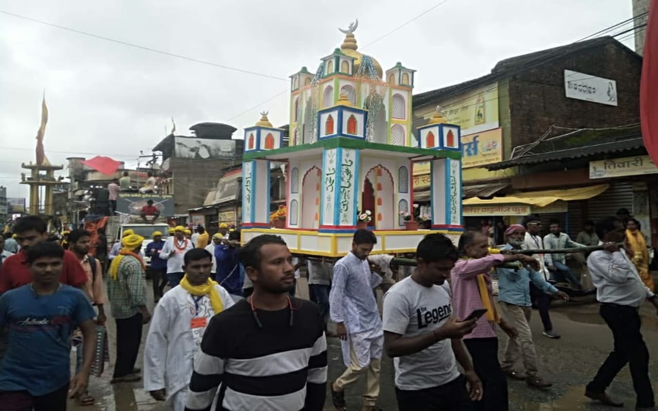 Muharram 2022: गुमला में शहादत ए हुसैन की याद में निकला मुहर्रम जुलूस, 14 अखाड़ों ने दिखाए करतब