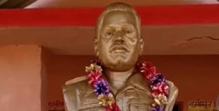 Jharkhand News : पुलवामा में आतंकी हमले में शहीद झारखंड के लाल विजय सोरेंग का गांव आज भी उपेक्षित, बीडीओ ने दिया ये आश्वासन