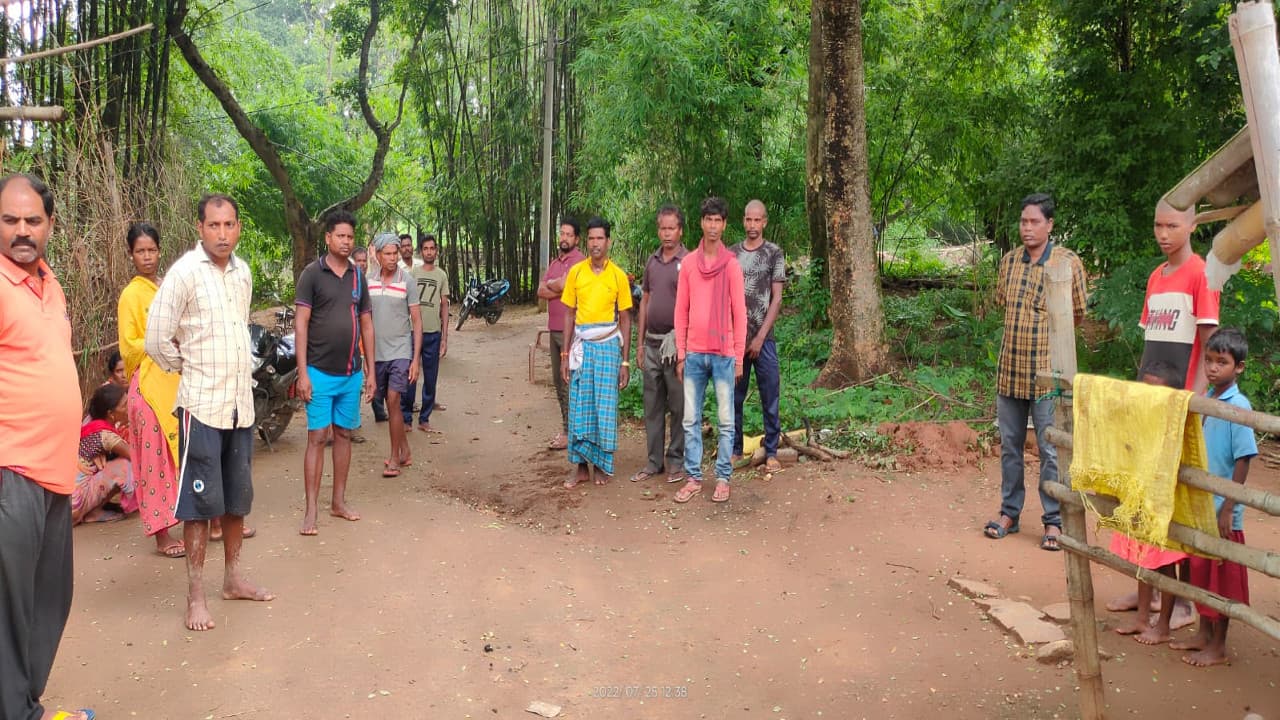 Jharkhand News: गुमला में एक ही परिवार के 3 लोगों की मौत, दहशत में ग्रामीण, तीन बच्चे भी हुए अनाथ