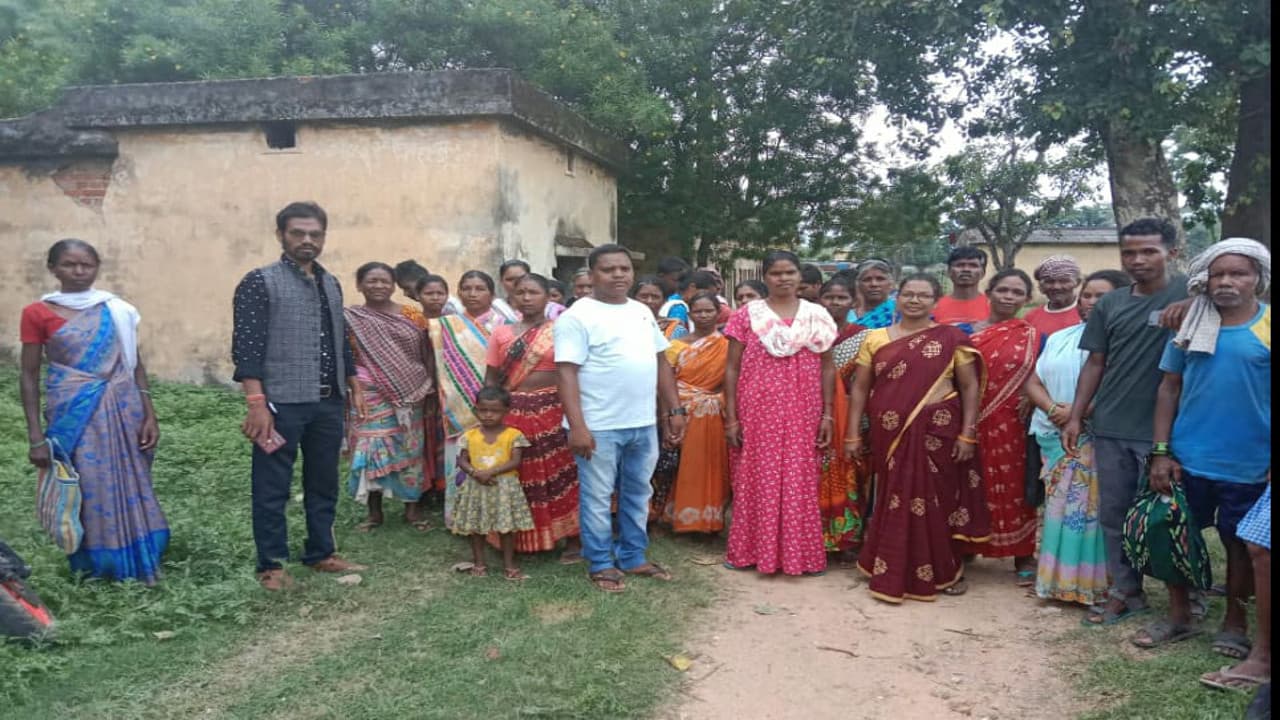 गुमला शहर के चंदाली के कृषि फार्म में हो रहे निर्माण कार्य को ग्रामीणों ने कराया बंद, लगाए कई आरोप