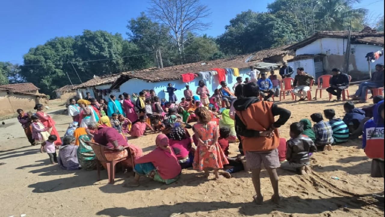 Jharkhand News: झारखंड के गुमला में अंधविश्वास की भेंट चढ़ने से बचा एक परिवार, ऐसे बची जान Jharkhand News: झारखंड के गुमला में अंधविश्वास की भेंट चढ़ने से बचा एक परिवार, ऐसे बची जान