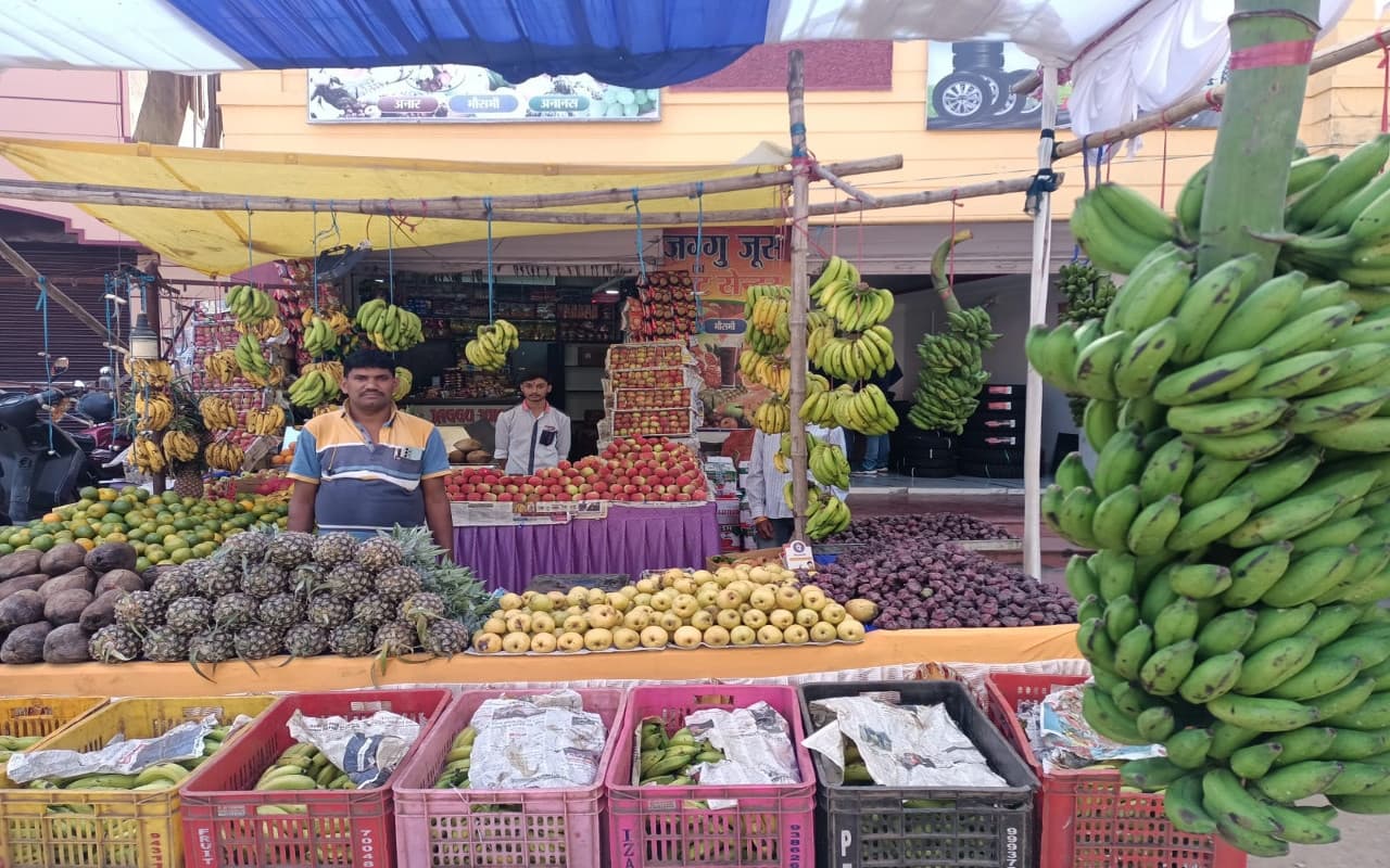 Basant Panchami 2025 Market: बसंत पंचमी पर सजे बाजार, सेब से लेकर बेर तक की बिक्री, सरस्वती पूजा पर क्या है फलों की कीमत?