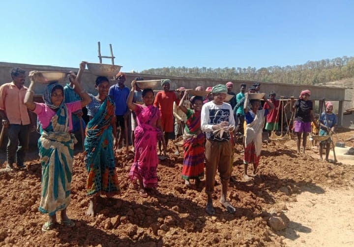 Jharkhand News : आज भी आदिम युग में जीने को विवश हैं झारखंड के गुमला में असुर जनजाति समुदाय के लोग, पढ़िए क्या जमीनी हकीकत