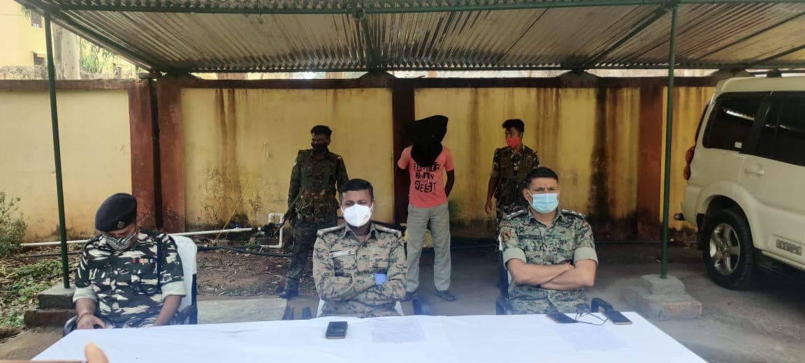 Jharkhand Naxal News : झारखंड के गुमला से गिरफ्तार हुआ एक लाख का इनामी भाकपा माओवादी एरिया कमांडर माधव भगत
