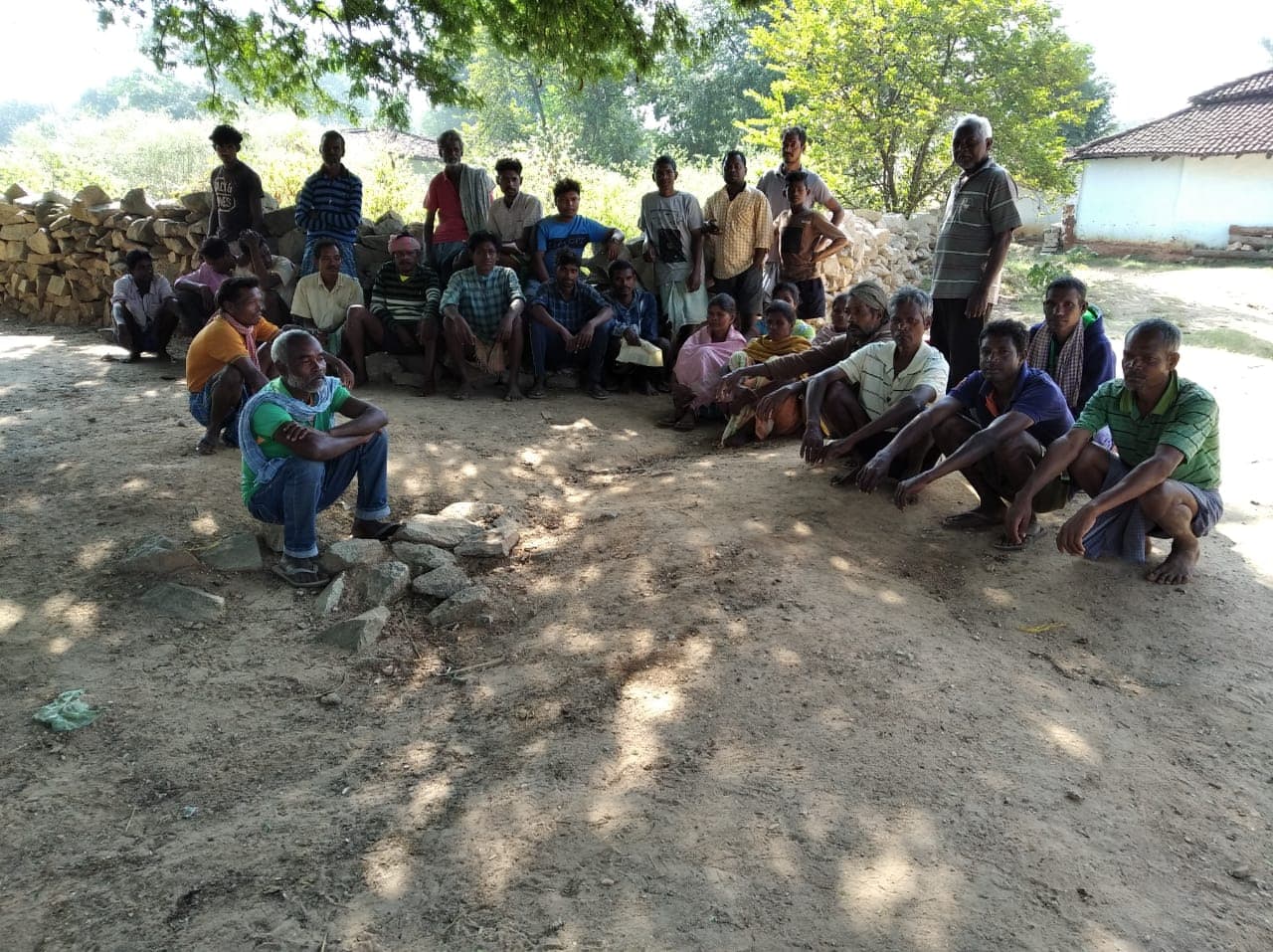 झारखंड में मुर्गी चोरी करना एक परिवार को पड़ा महंगा, पंचायत ने ठोका पांच हजार का जुर्माना