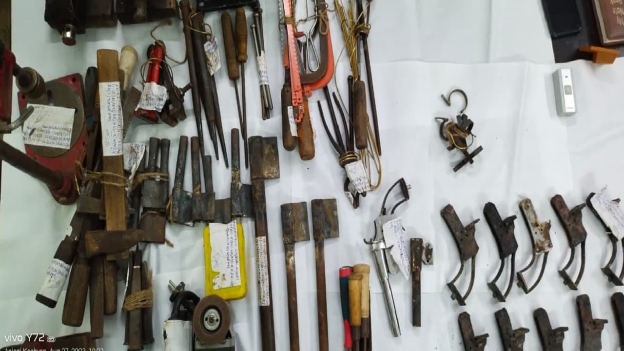 बिहार: भागलपुर को सेफ जोन मानकर घर में बना रहे हथियार? एक और मिनी गन फैक्ट्री का हुआ खुलासा...