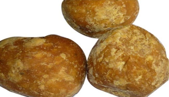 सर्दी में गुड़ खाने के अद्भुत हैं फायदे, प्रतिरक्षा प्रणाली को दुरुस्त करने के साथ कई रोगों से आपको रखता है दूर