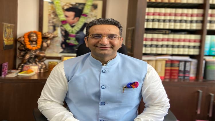 BJP vs AAP: बीजेपी का दिल्ली के CM पर बड़ा हमला, कहा- अरविंद केजरीवाल और भ्रष्टाचार एक-दूसरे के पर्याय