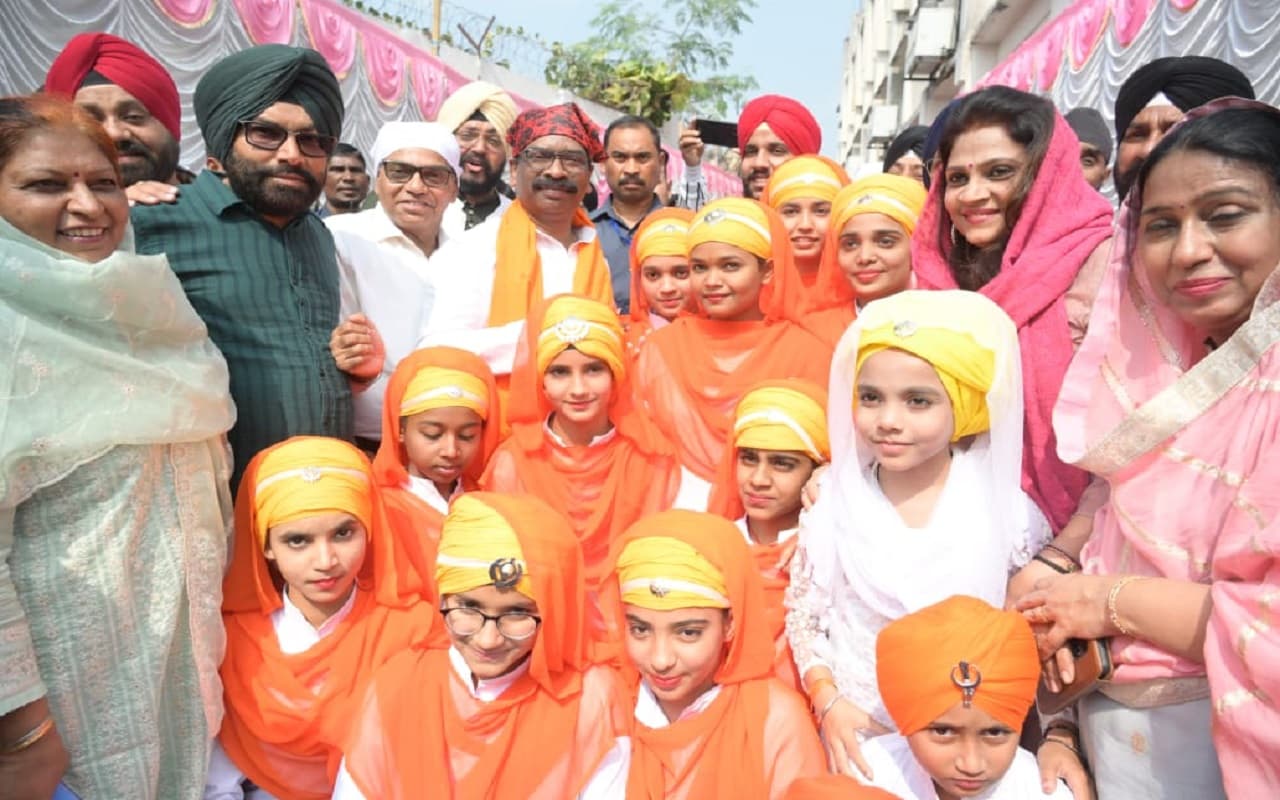 Guru Nanak Jayanti 2022: सीएम हेमंत सोरेन ने गुरुग्रंथ साहिब के स्थापना स्थल पर माथा टेक मांगी खुशहाली