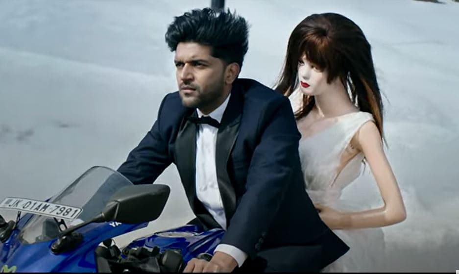 गुरु रंधावा और मृणाल का रोमांटिक सॉन्ग Aise Na Chhoro रिलीज, लोगों को बेहद पसंद आ रही दोनों की जोड़ी