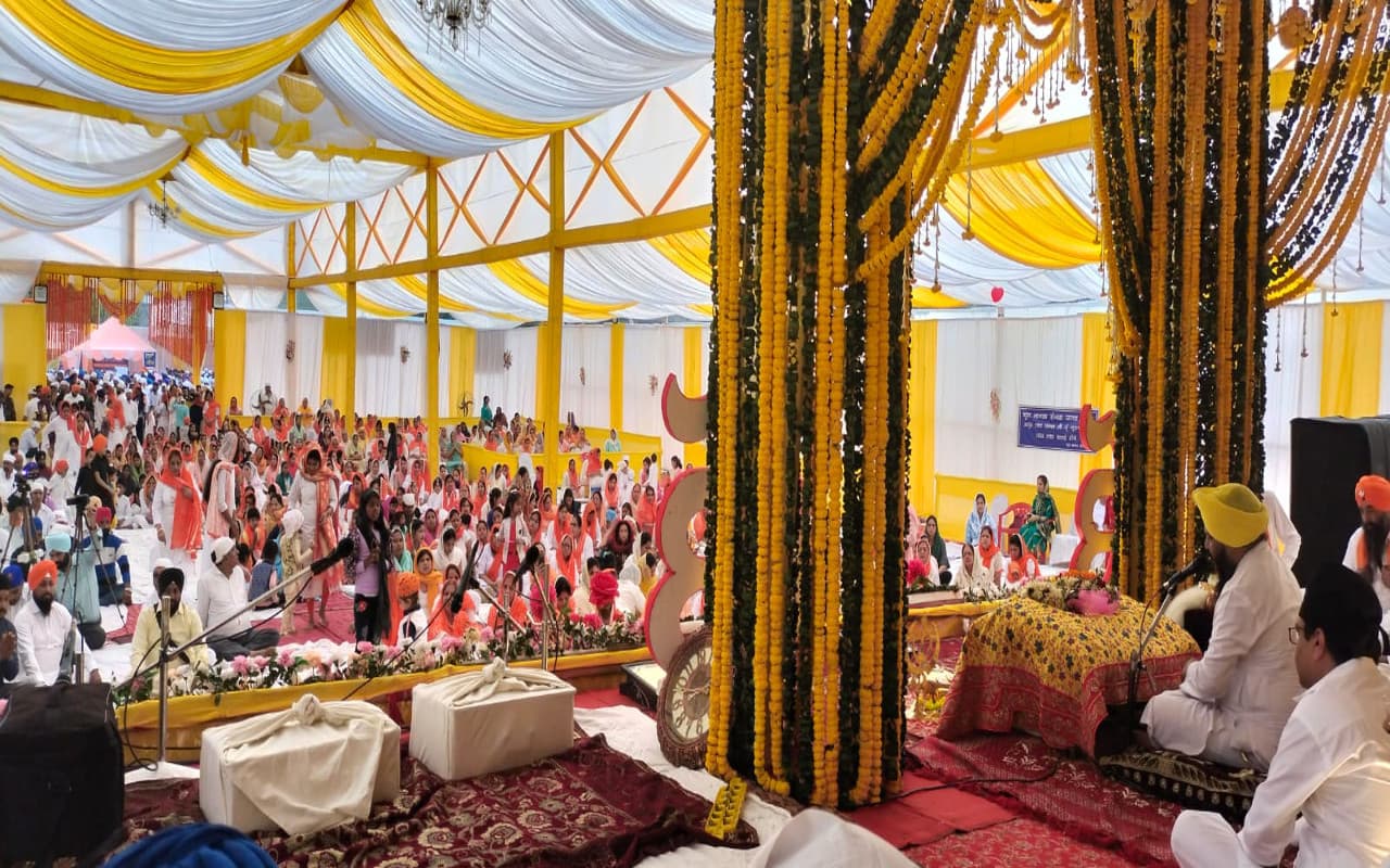 प्रकाश पर्व PHOTOS: रांची में निकली प्रभात फेरी, गुरुद्वारे में सजा भव्य दीवान