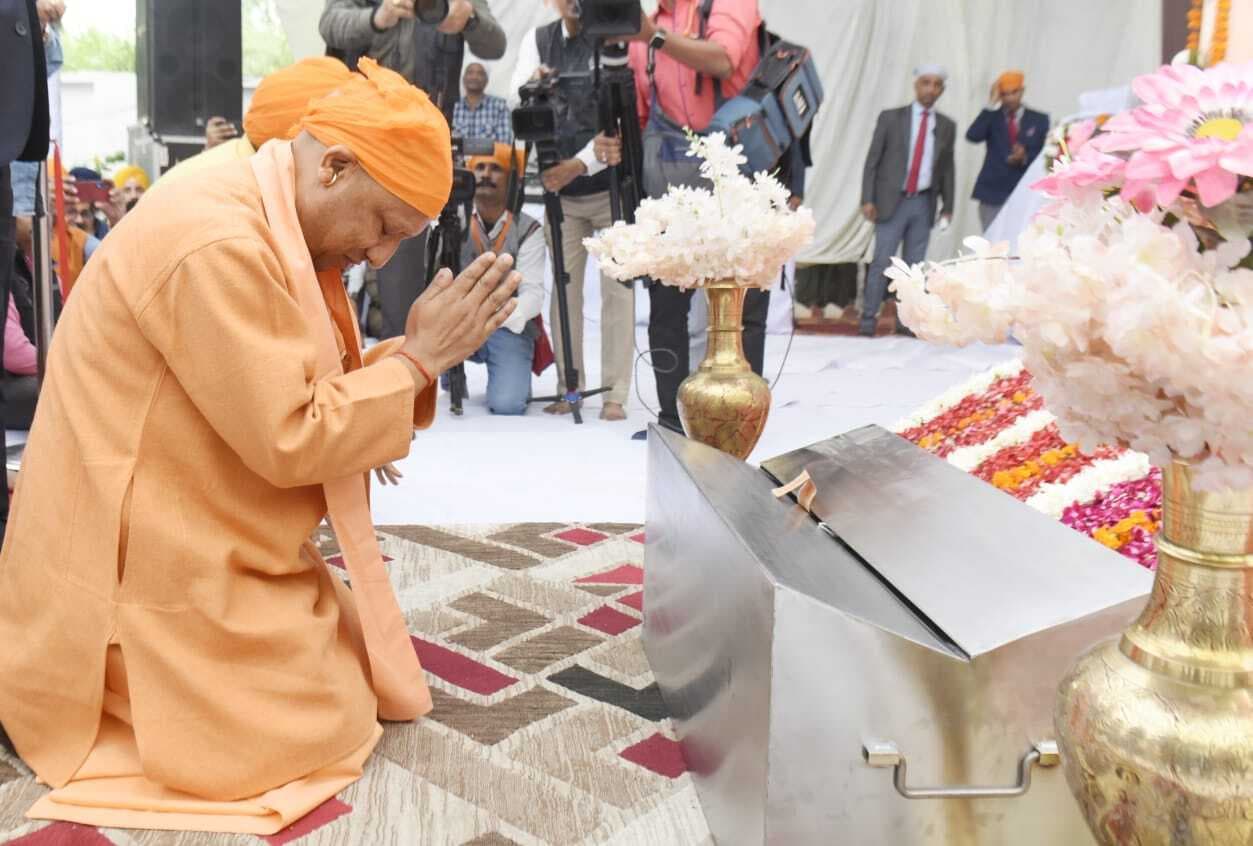 Guru Nanak Jayanti 2023: गुरु नानक की रखी गई नींव को और मजबूत करना हर भारतीय का दायित्व-सीएम योगी