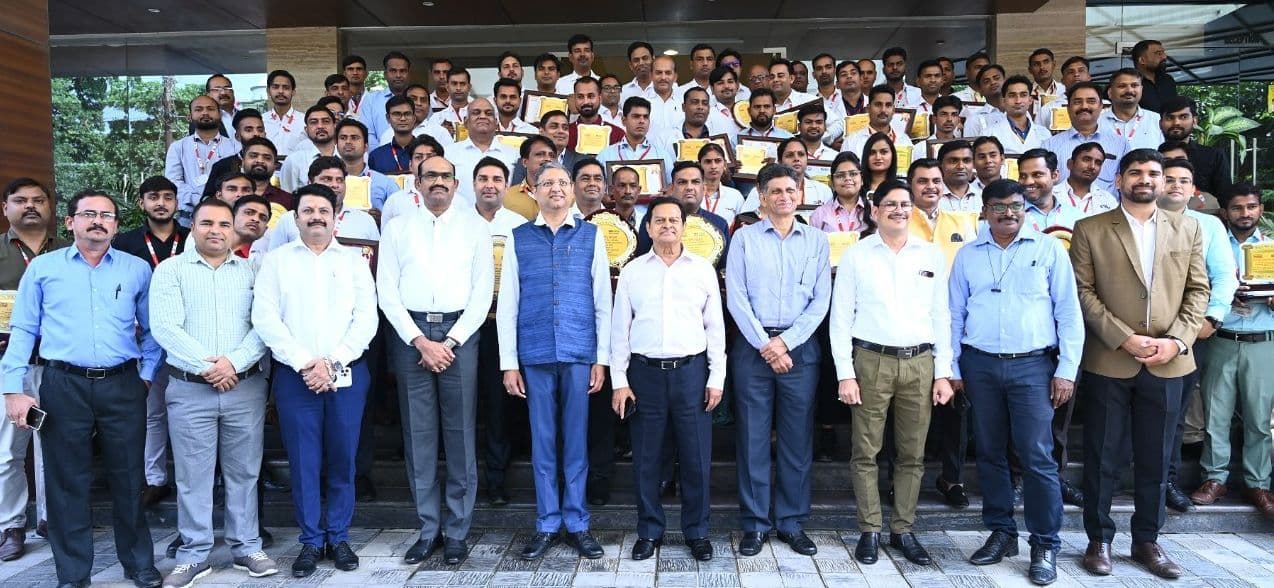 108 एवं 102 एम्‍बुलेंस सेवा के 80 कर्मचारियों का हुआ सम्मान,  स्‍मृति चिन्‍ह, मेडल दिये गये